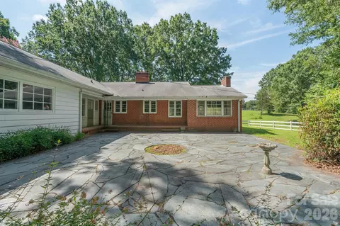 Exterior - 17 E Murray St, Maiden, NC 28650 photo 2 of 3