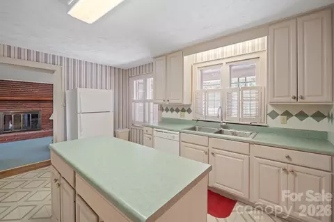 Kitchen - 17 E Murray St, Maiden, NC 28650 photo 3 of 4