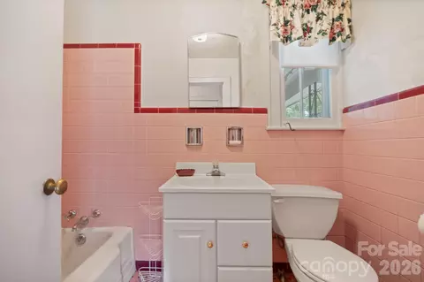 Bath - 17 E Murray St, Maiden, NC 28650 photo 2 of 2