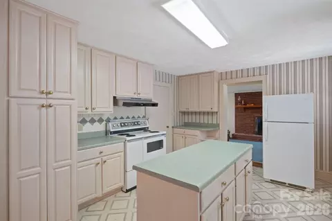 Kitchen - 17 E Murray St, Maiden, NC 28650 photo 4 of 4