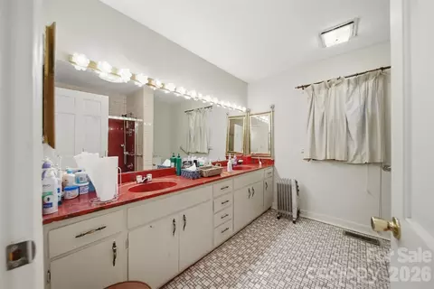 Bath - 103 Castlegate Dr, Morganton, NC 28655 photo 1 of 5