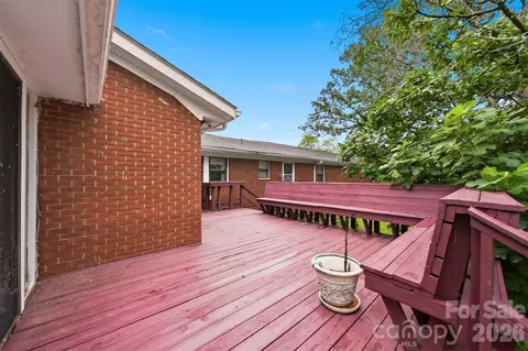 Exterior - 103 Castlegate Dr, Morganton, NC 28655 photo 2 of 3