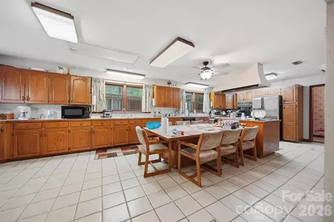 Kitchen - 103 Castlegate Dr, Morganton, NC 28655 photo 1 of 2
