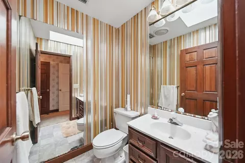 Bath - 103 Castlegate Dr, Morganton, NC 28655 photo 4 of 5