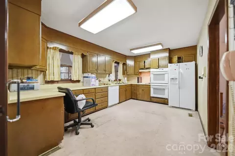 Kitchen - 103 Castlegate Dr, Morganton, NC 28655 photo 2 of 2