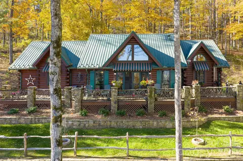 580 Flying Hawk Trl, Waynesville, NC 28786