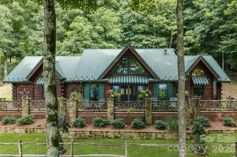 580 Flying Hawk Trl, Waynesville, NC 28786