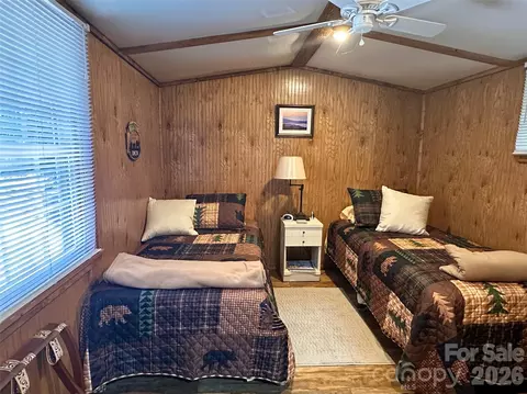 Bedroom - 21 Bear Cub Dr, Spruce Pine, NC 28777 photo 4 of 7