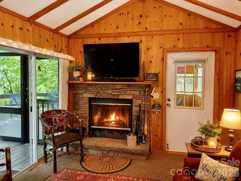Living - 21 Bear Cub Dr, Spruce Pine, NC 28777 photo 1 of 1