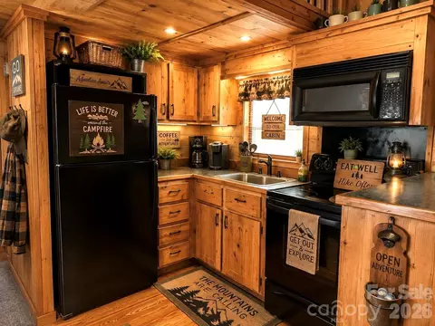 Kitchen - 21 Bear Cub Dr, Spruce Pine, NC 28777 photo 1 of 2