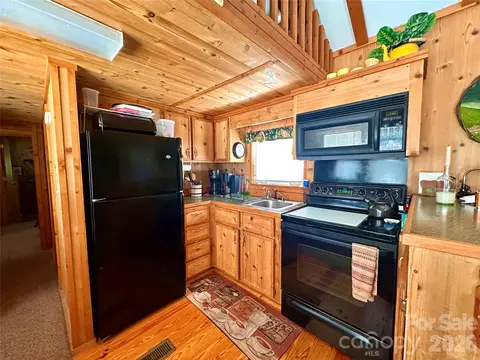 Kitchen - 21 Bear Cub Dr, Spruce Pine, NC 28777 photo 2 of 2