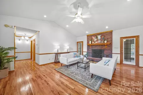 Living - 3008 Eaker Dr, Cherryville, NC 28021 photo 2 of 4