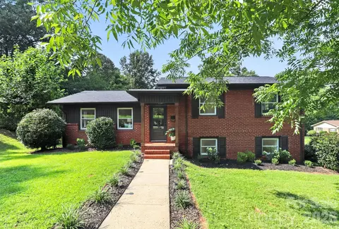 3617 Woodleaf Rd, Charlotte, NC 28205