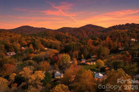 13 Bassett Rd, Asheville, NC 28804