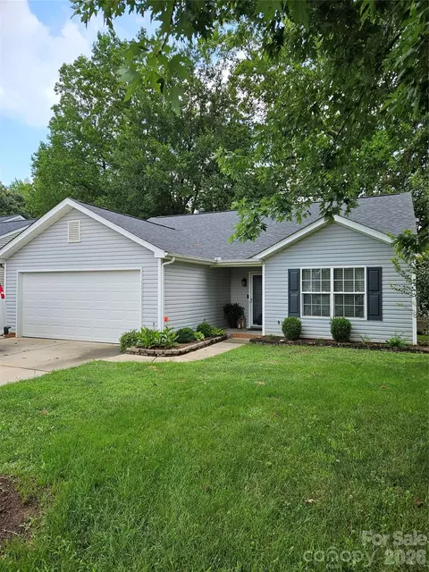 512 River View Dr, Lowell, NC 28098