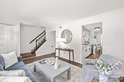 8254 Knights Bridge Rd, Charlotte, NC 28210