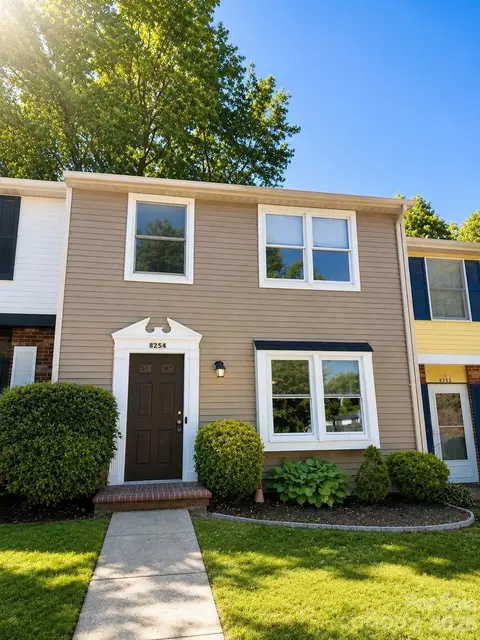 8254 Knights Bridge Rd, Charlotte, NC 28210