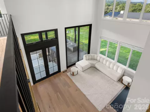52 Klimovych Rd, Hendersonville, NC 28792