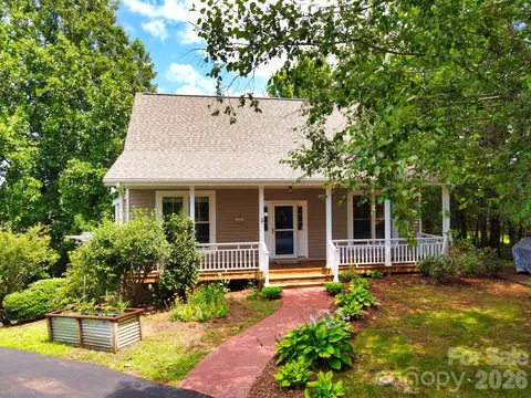 131 Macdougall Ln, Weaverville, NC 28787