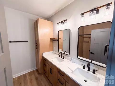 Bath - 490 E 22nd St, Kannapolis, NC 28083 photo 1 of 2