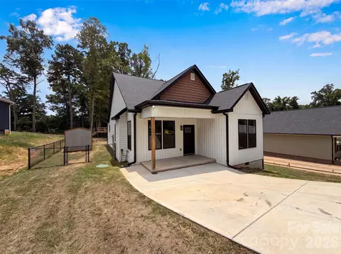 Exterior - 490 E 22nd St, Kannapolis, NC 28083 photo 4 of 6