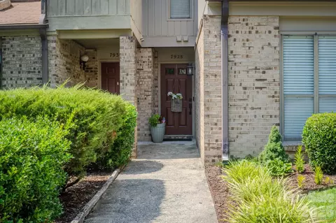 7928 Charter Oak Ln, Charlotte, NC 28226