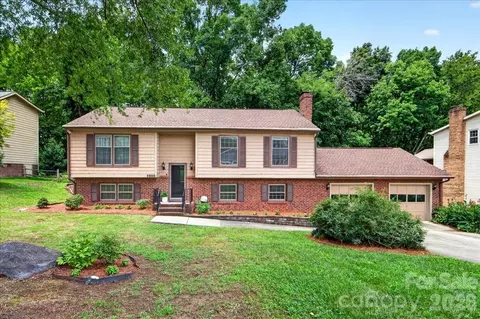 5000 Cedar Forest Dr, Charlotte, NC 28226
