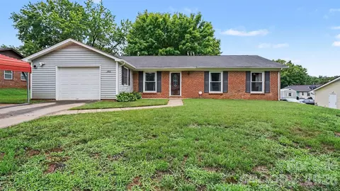 3766 Danube Dr, Winston Salem, NC 27105