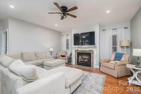 Living - 949 Cat Square Rd, Vale, NC 28168 photo 1 of 2