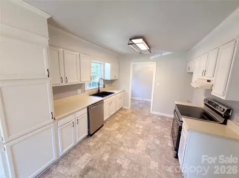 Kitchen - 2592 Tully Ct, Lancaster, SC 29720 photo 2 of 2