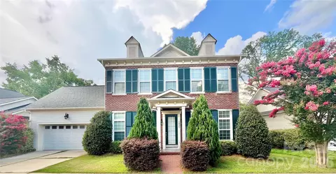 1025 N Sharon Amity Rd, Charlotte, NC 28211