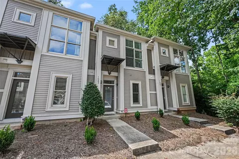 1043 Park West Dr, Charlotte, NC 28209