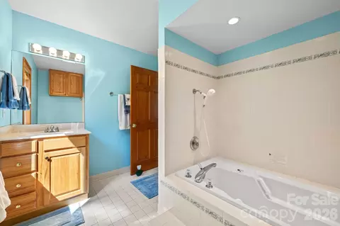 Bath - 168 Heather St, Boone, NC 28607 photo 4 of 6