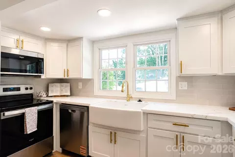 Kitchen - 811 Markham Rd, Tryon, NC 28782 photo 1 of 2