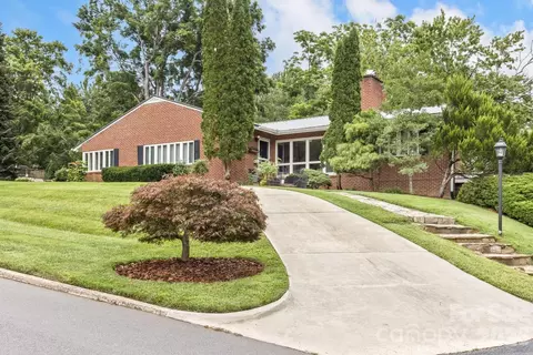 83 Edgelawn Rd, Asheville, NC 28804