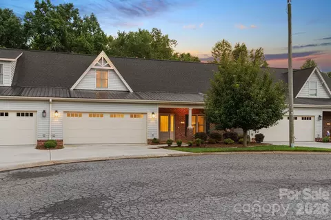 823 Iris Ln, Newton, NC 28658