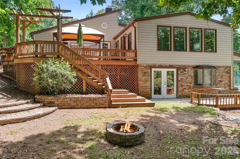 7224 Right Angle St, Sherrills Ford, NC 28673