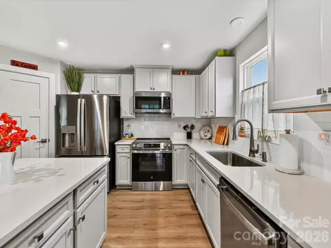 Kitchen - 557 Nesbe St, Lancaster, SC 29720 photo 2 of 3