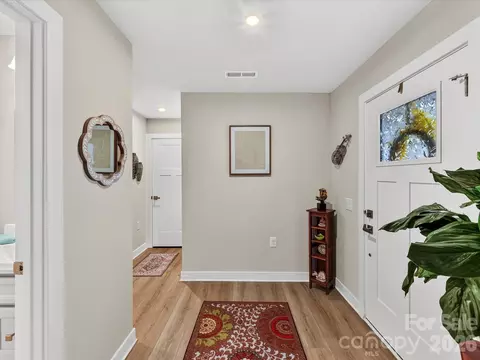 Entry Way - 557 Nesbe St, Lancaster, SC 29720 photo 2 of 2