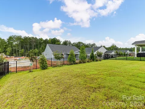Exterior - 557 Nesbe St, Lancaster, SC 29720 photo 6 of 7