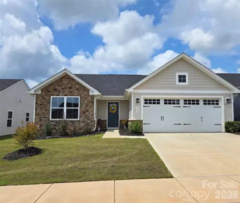557 Nesbe St, Lancaster, SC 29720 photo 2