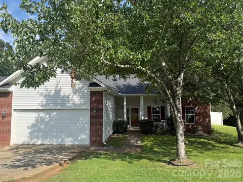 7632 Free Bird Ave, Charlotte, NC 28216