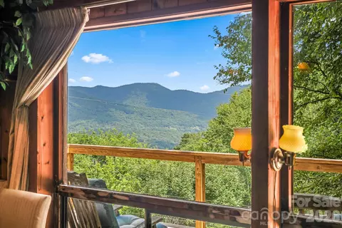 48 Easy St, Waynesville, NC 28786