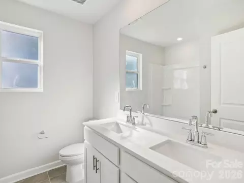 Bath - 3058 14th Ne Ave NE, Conover, NC 28613 photo 2 of 3