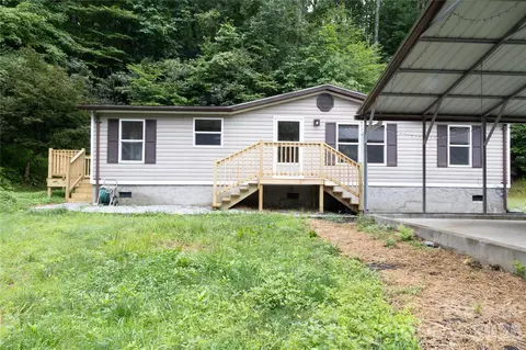 559 Old Quebec Rd, Lake Toxaway, NC 28747