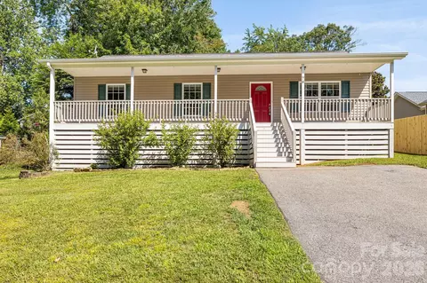 76 Selwyn Rd, Asheville, NC 28806