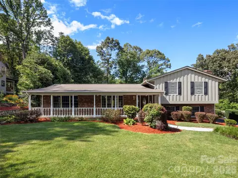 8 English Pl, Candler, NC 28715