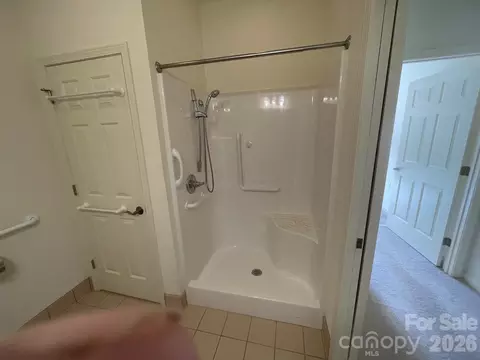 Bath - 509 26th Ne Ave NE, Hickory, NC 28601 photo 1 of 5