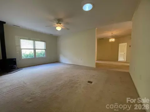 Living - 509 26th Ne Ave NE, Hickory, NC 28601 photo 2 of 2