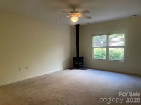 Living - 509 26th Ne Ave NE, Hickory, NC 28601 photo 1 of 2